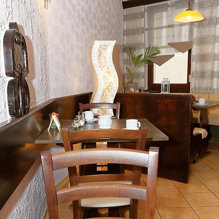 Hotel Huettl - Garni Worms Extérieur photo