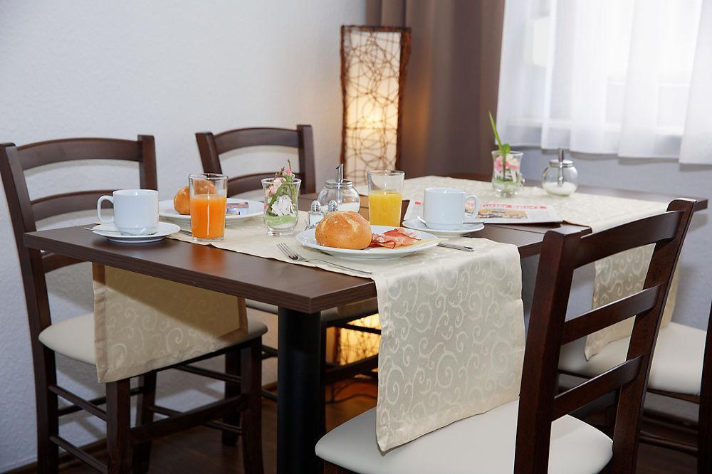 Hotel Huettl - Garni Worms Extérieur photo
