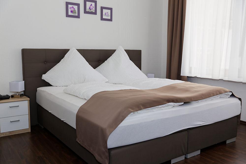 Hotel Huettl - Garni Worms Extérieur photo